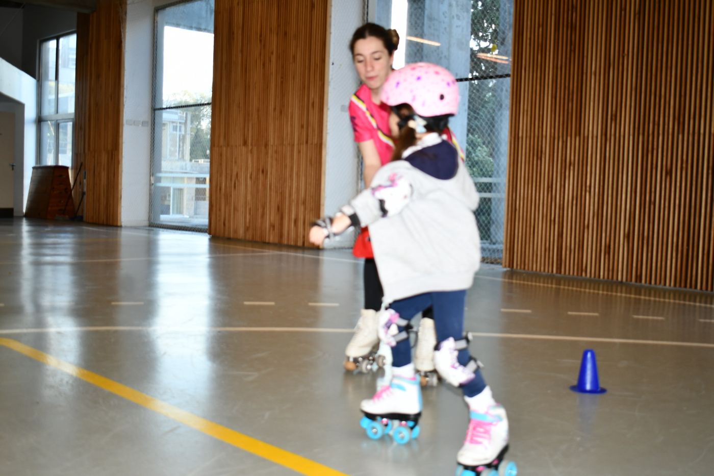Alumna practicando con su profesora